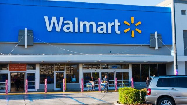 Três Suspeitos Disfarçados de Funcionários do Walmart Presos por Roubo de 100 mil Dólares em Produtos Apple 20 Roubo de 100 mil Dólares em Produtos Apple