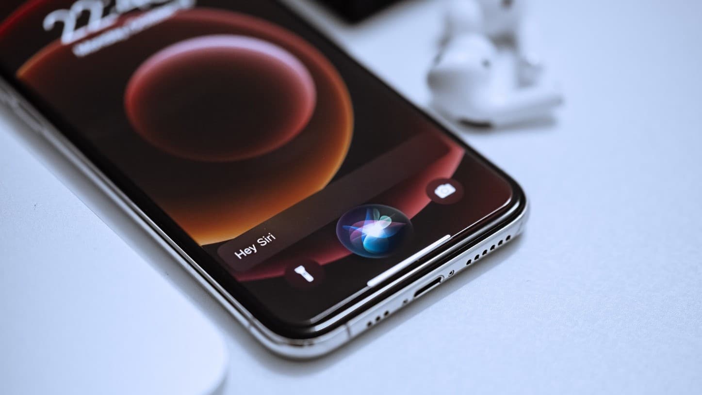 Apple Revela Novidades Inovadoras da Siri na Próxima Versão 4 A palavra-chave que melhor se adapta à notícia é "Inteligência Artificial".