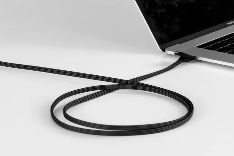 Einfach machen mit dem Apple 6-in-1 Ladekabel: Lightning, USB-C, USB-A und Mini-USB