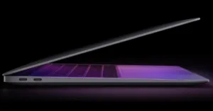 O resultado é "MacBook Air M1".