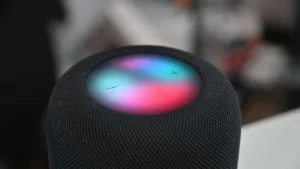 Apple revela protótipo de HomePod com ecrã tátil completo 6 A palavra-chave que melhor se adapta à notícia é "HomePod com ecrã tátil total".
