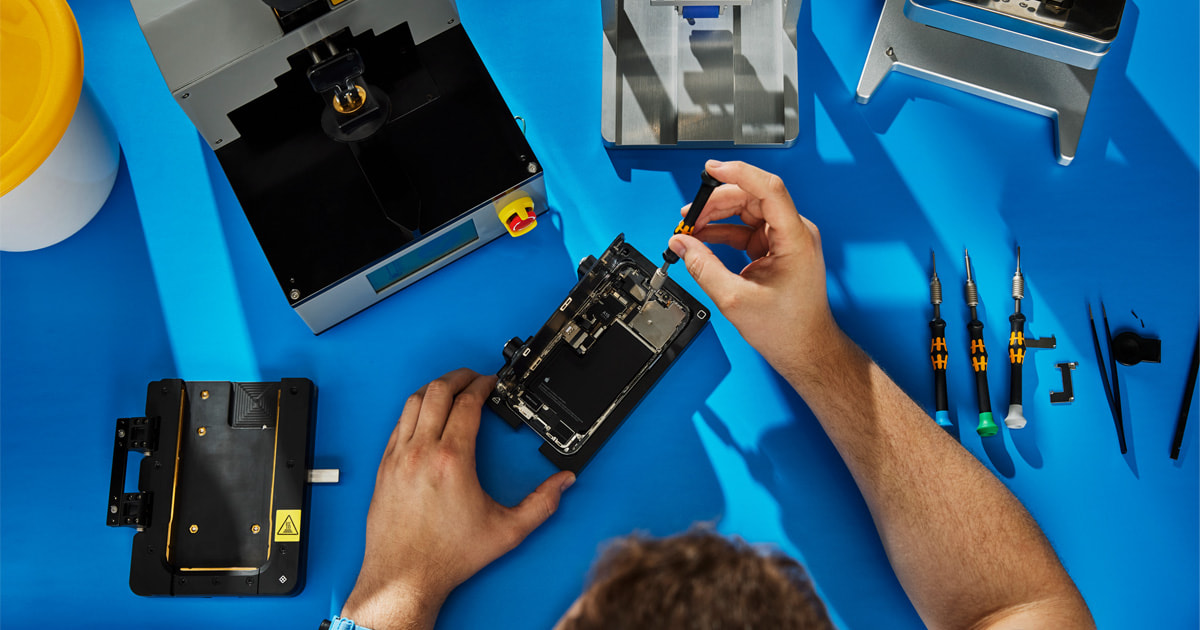 A palavra-chave que melhor se adapta à notícia é "Reparação de iPhones".