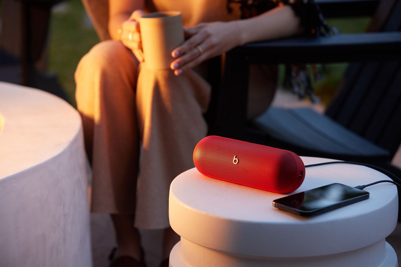 A palavra-chave que melhor se adapta à notícia é "Beats Pill Speaker".