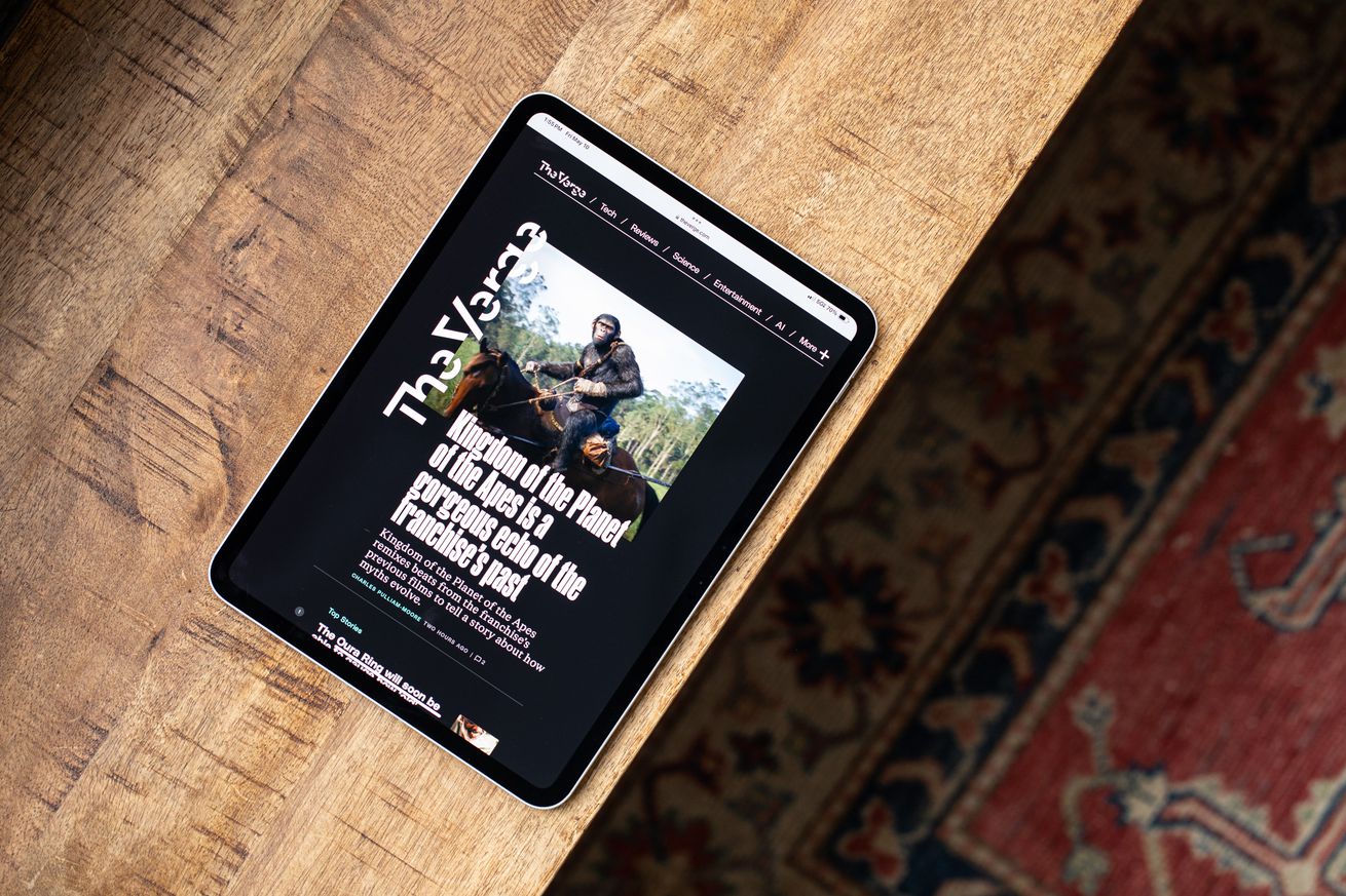 O termo-chave que melhor se adapta à notícia é "iPad dobrável".