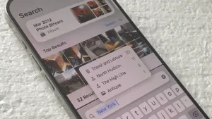 Nova atualização do iOS 18 da Apple melhora pesquisa em Fotos. 4 A palavra-chave que melhor se adapta à notícia é "Atualização iOS 18".