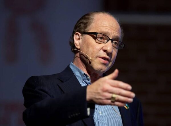 A palavra-chave que melhor se adapta à notícia é "Singularidade".