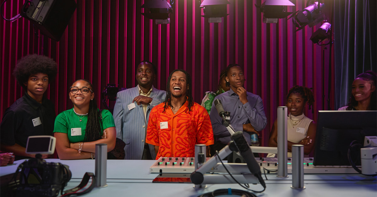 A palavra-chave que melhor se adapta à notícia é "PROPEL Center".