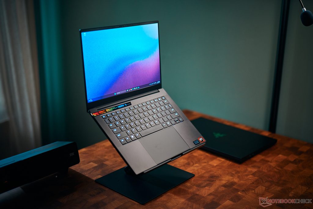 Razer Blade 14 2025: Potência e Design | iOutlet 2 Razer Blade 14 2025: O portátil compacto que surpreende