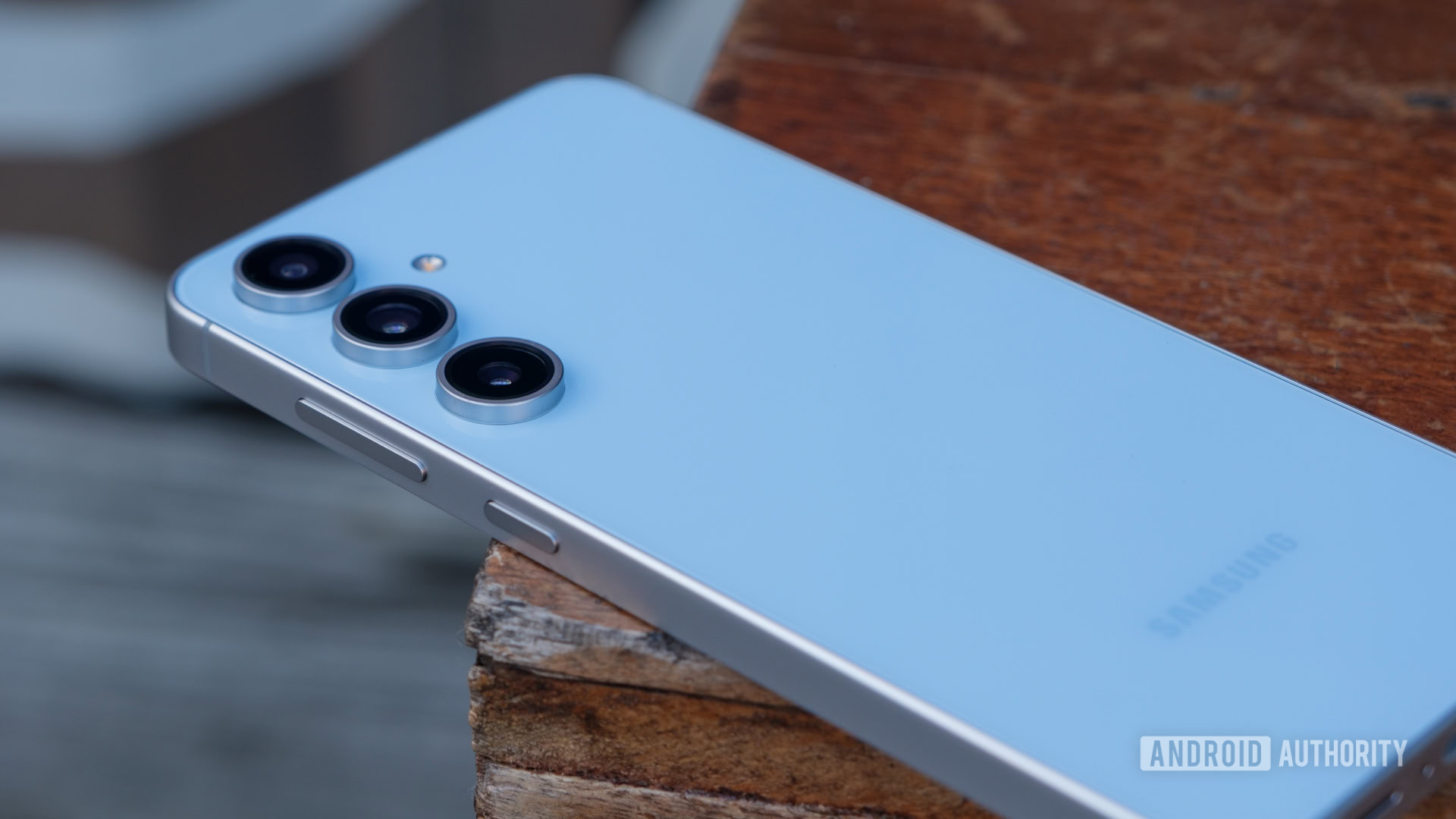 Galaxy S25 FE: Carregamento Qi2 e Design Sem Surpresas