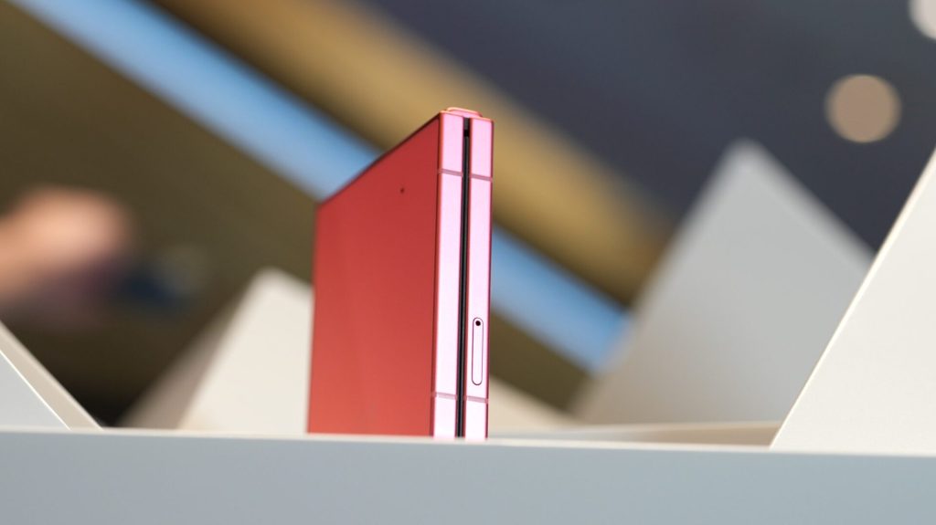 Galaxy Z Flip 7 comparação | iOutlet 2 Galaxy Z Flip 7: Descubra as Inovações e Comparações