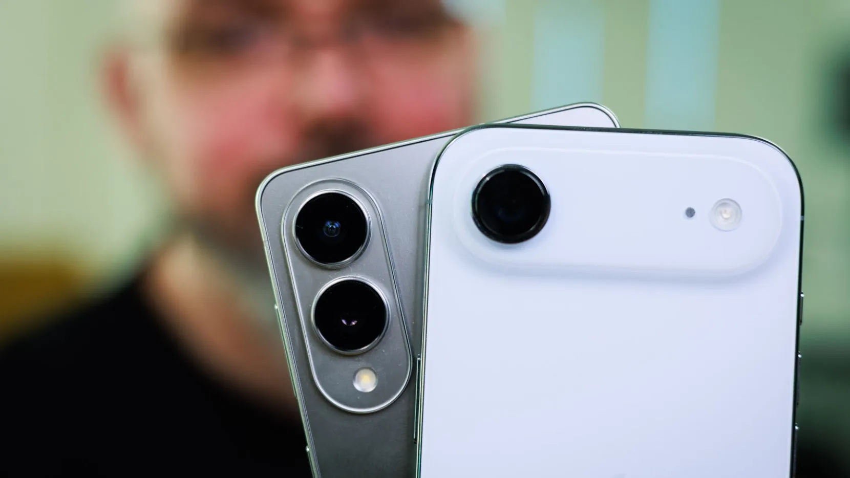 Futuro dos smartphones: Apple e Samsung em destaque | iOutlet 25 O Futuro dos Smartphones: Apple e Samsung Inovam com Modelos Ultra Finos