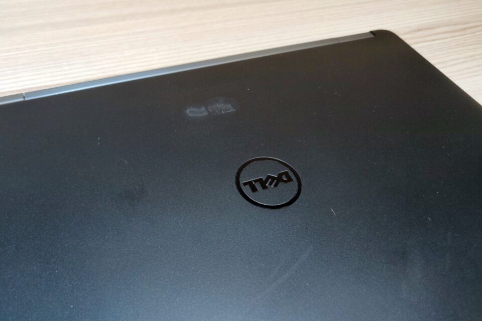 Grade B · Laptop · Housing