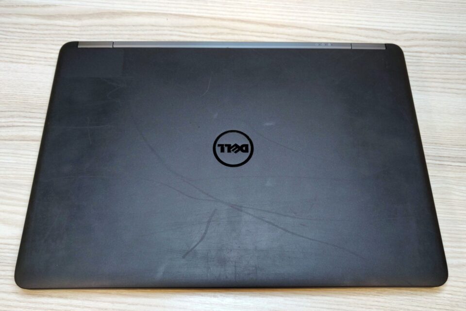 Grade C · Laptop · Housing