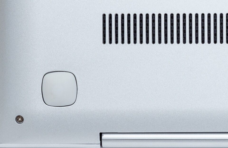 Grade Premium · Laptop · Housing